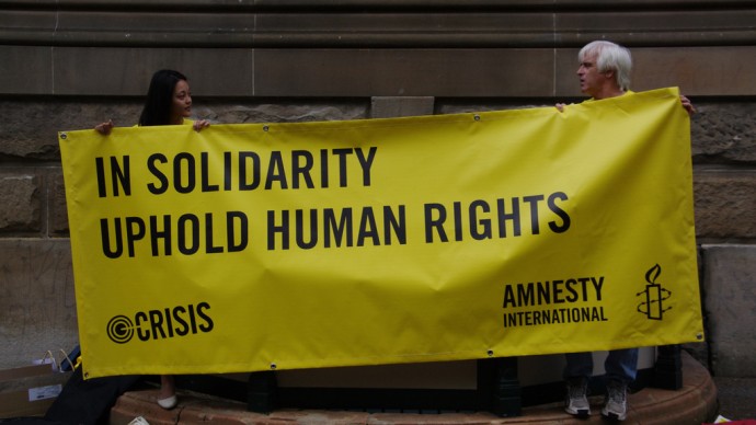 amnesty-international-workers-on-strike-for-their-own-rights