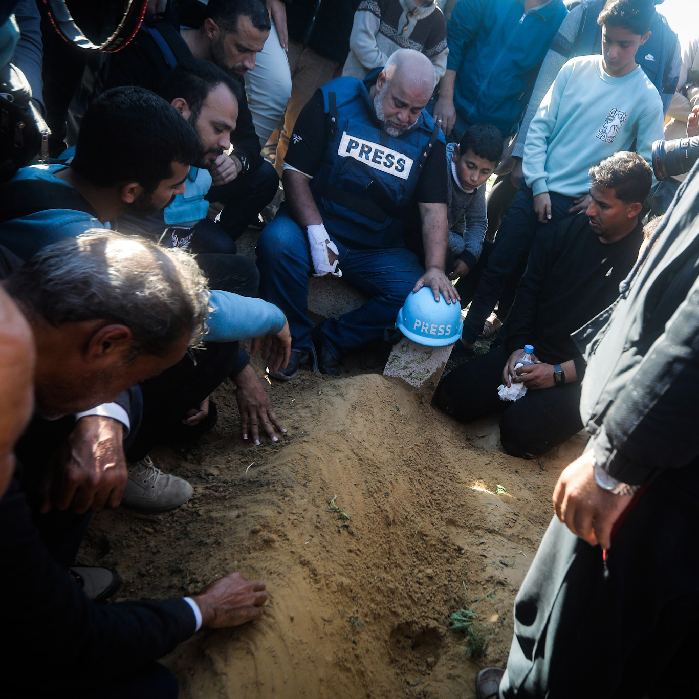 الصراع الإسرائيلي الفلسطيني – جنازة الصحفيين في رفح